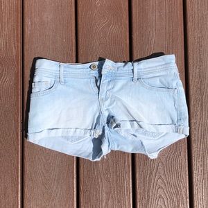 ⭐️ Light wash jean shorts *NEW* ⭐️